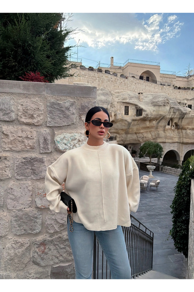 kırmızı butiks Cream-Colored Fisherman's Sweater with Side Slits