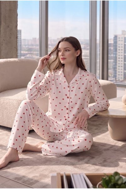 Kadın Kırmızı Kalp Desenli Milan Kumaş Düğmeli Pijama Takımı - Uzun Kollu Yumuşak Dokulu Ev Giyim Takımı