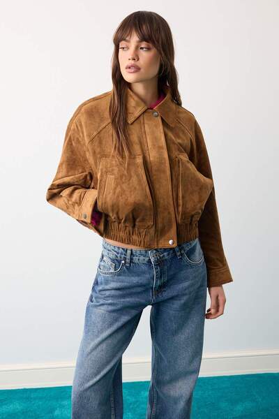 Συλλογή Trendyol Μπουφάν Bomber Suede σε χρώμα Camel με Oversize Εφαρμογή και...