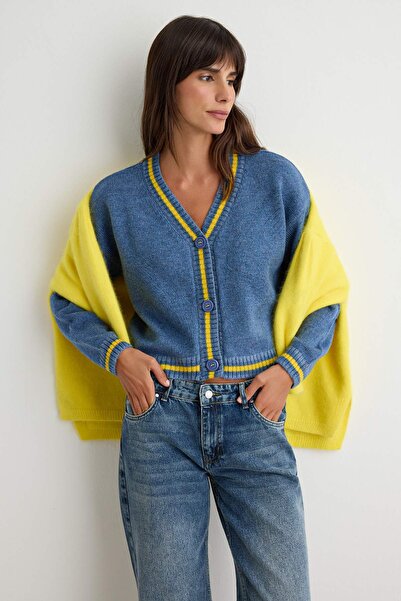 Trendyol Collection كارديجان كولاج تريكو ناعم الملمس باللون الأزرق TWOAW27HI0...