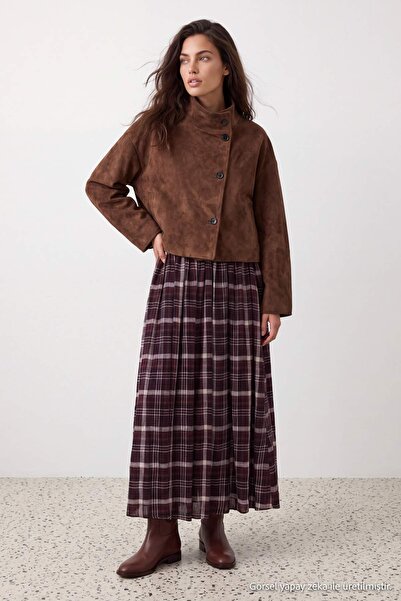 Trendyol Collection تنورة ماكسي مخططة باللون الأسود والأحمر مع بطانة منقوشة T...