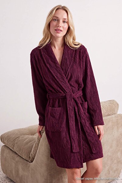 Trendyol Collection رداء نوم محبوك ناعم بنمط حمار وحشي بلون البرقوق THMAW27SB...