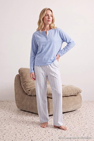 Trendyol Collection طقم بيجامة محبوكة من مزيج القطن الأزرق والليكرا المخطط TH...