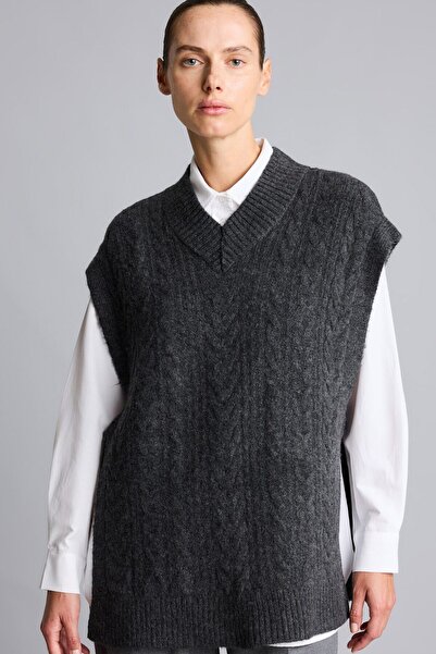 DeFacto Relaxed Fit V Yaka Saç Örgü Triko Yelek I3042AX26WN