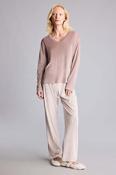 DeFacto Regular Fit Uzun Kollu Velur Üst Çizgili Uzun Alt Pijama Takımı A6205...