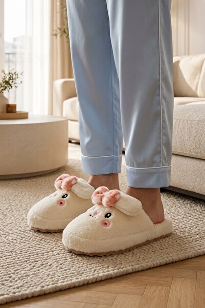 Beyond Kadın Krem Utangaç Tavşan Detaylı Peluş Kışlık Ev Terliği 3 Cm BYNDMTFTAV01