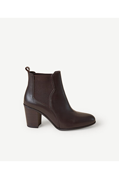 Yargıcı Leather Almond Toe Chelsea Heeled Boots