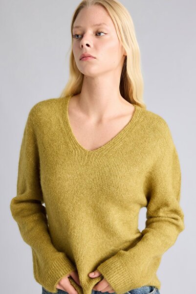 DeFacto V-Neck Soft Textured Seamless Wool Blend Knitwear Basic Sweater F4800...