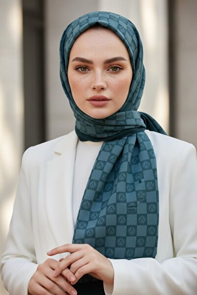 Vissona KREP MONOGRAM DESENLİ ZÜMRÜT YEŞİLİ RENKLİ 75X195 KIRIŞMAZ ŞAL