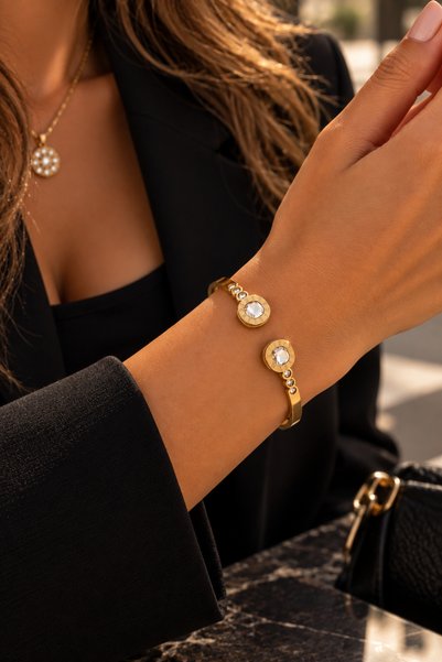Adata Jewelry سوار فاخر من الفولاذ مرصع بحجر الزركون من نوع بيانكا باللون الذهبي