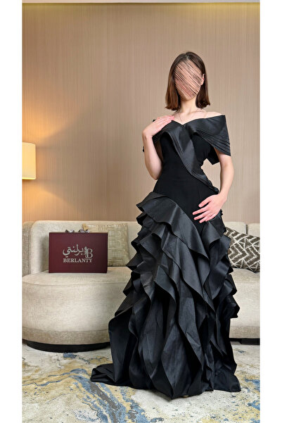 TOP BERLANTY Luxurious Black Evening Gown with Innovative Pleats and Dramatic...