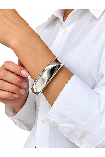 Ressia Square Wave Model Handcuff Bracelet