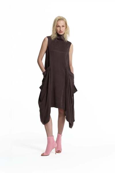#vdr viadellerose فستان بني غير متماثل بتصميم درابيلو 19152