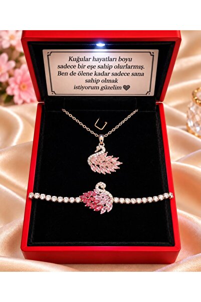 Pembe Taşlı Kuğu Figürlü Kolye Bileklik 2’li Takı Seti Gümüş Renk Kırmızı Işıklı Kutu