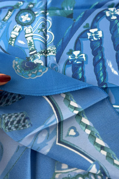 who knows ¿ Blue Double-Sided Printed Shawl Patterned Silk Crepe Women's Foulard Scarf 100X100 cm Large Size Shoulder Waist