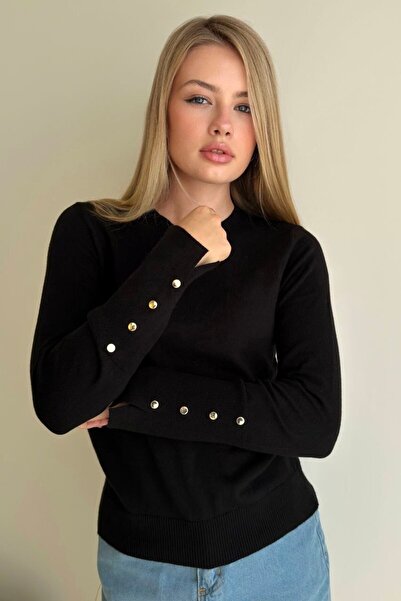 LE CARAMBOLE Women's Red Basic Knit Sweater with Cuff Buttons