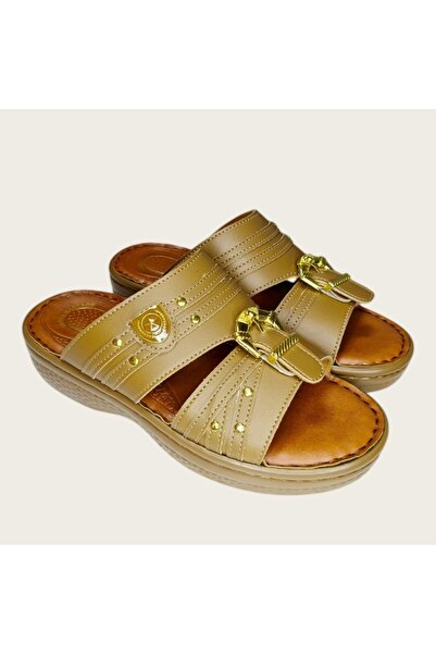 Almajeed Store صنادل رجالية من الجلد، مع أشرطة ذات مشبك ذهبي وشارات على شكل ن...