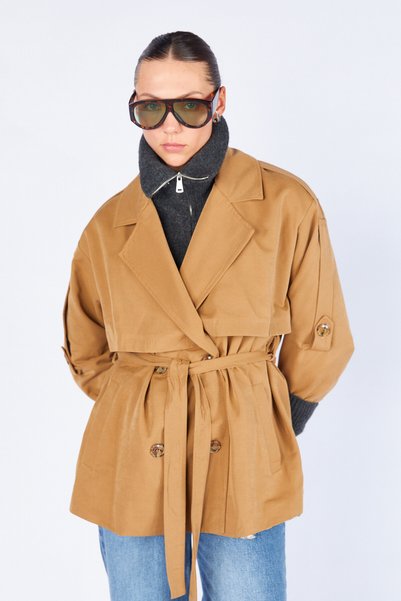 Manche Double-Breasted Collared Short Trench Coat with Belt |   Mkw3811572-1