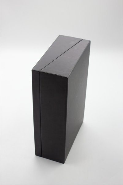 carton box Siyah Piramit Kutu