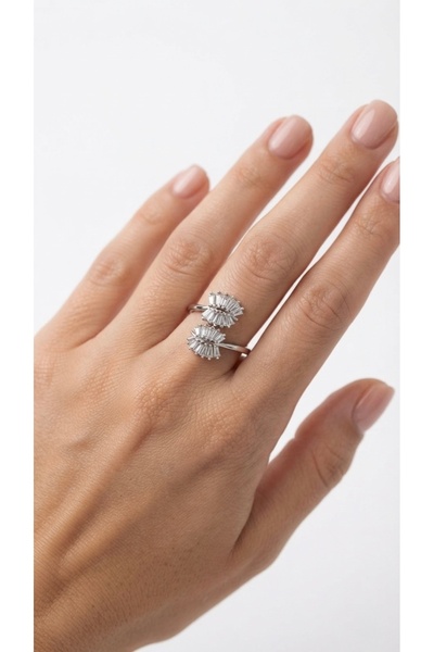 Âlâ Atelier Leaf Ring with Zircon Stone