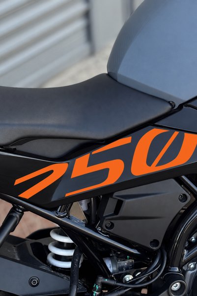Banxtre CFMOTO 250SR için Hazır Kalıp 250 Yazıları Sticker Etiket (Sağ ve Sol )