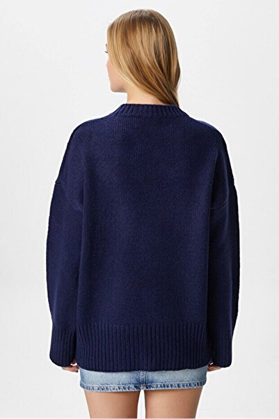 Cloudy Kids Women's crew neck oversized soft knit sweater - everyday wear, seasonal