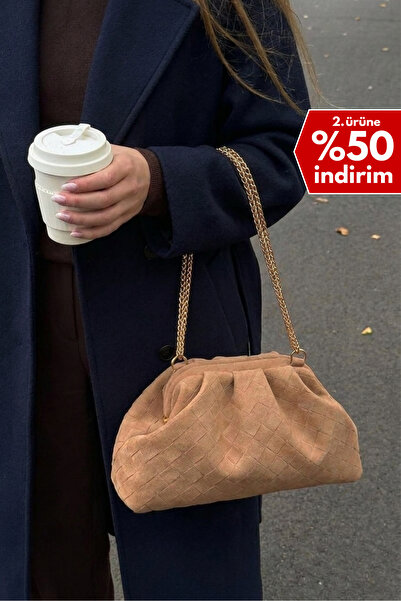 Berlesi Taba Örgü Desenli Zincirli Süet Çanta