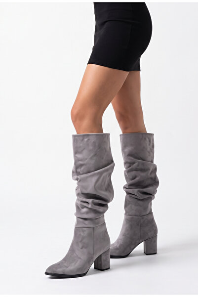 Shoesers حذاء نسائي بتصميم منتفخ وكعب سميك ومقدمة مدببة من الجلد السويدي بالل...