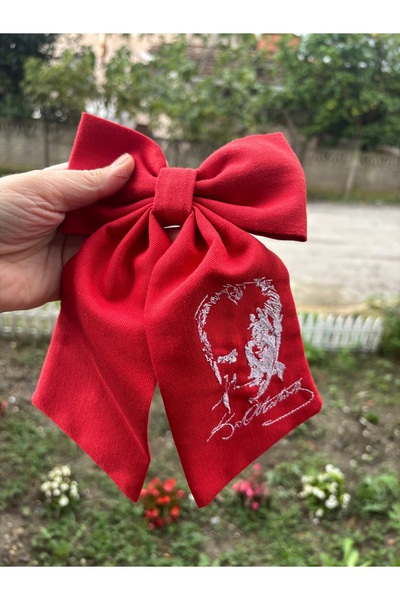 Atatürk’lü kırmızı fiyonk toka