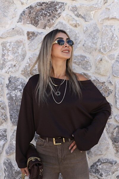 bytugcekaya Καφέ μπλούζα με ανοιχτούς ώμους