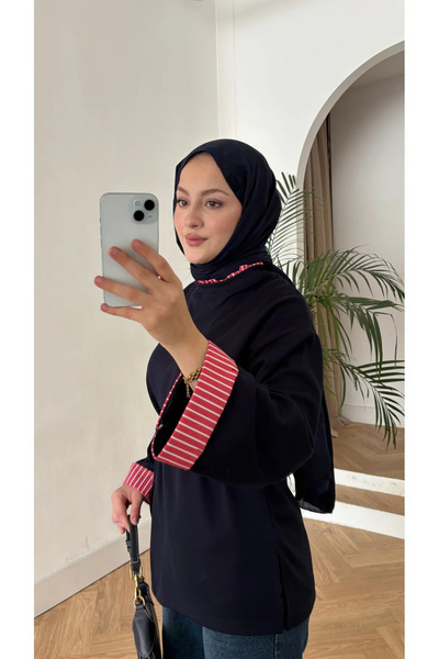 KEVRA بلوزة فاخرة بفتحة جانبية وحزام عند الخصر - أزرق داكن