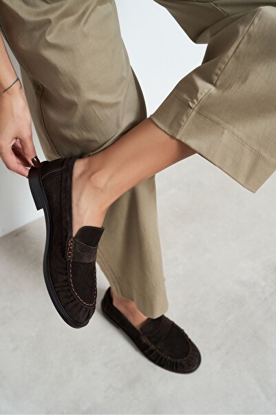 NİŞANTAŞI SHOES Manor Bitter Kahve Hakiki Süet Deri Saraç Büzgü Detay Düz Taban Kadın Penny Loafer