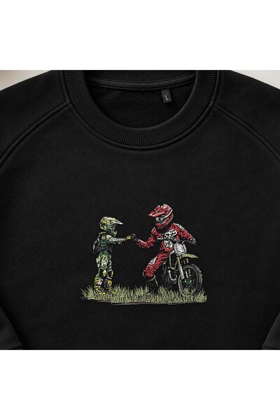 KEYFHOME Μπλούζα με κέντημα "Baba Oğul Motocross Riders" με λαιμόκοψη ποδηλάτ...
