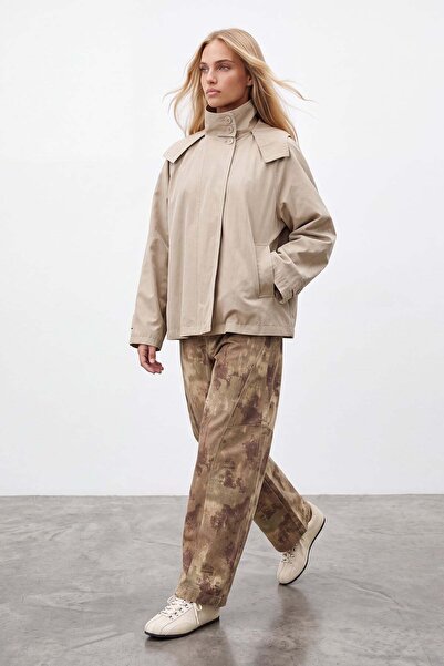 Trend Alaçatı Stili Kadın Bej Kapişonlu Gizli Patlı Oversize Trençkot Alc-X15637