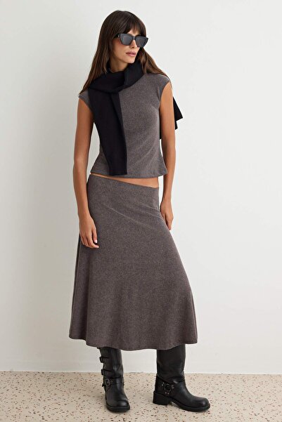 Trendyol Collection طقم سترة وبنطلون محبوك من التاش TWOAW27AU00153