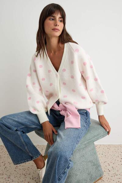 Trendyol Collection كارديجان تريكو من الصوف الناعم ذو ملمس ناعم وياقة على شكل...
