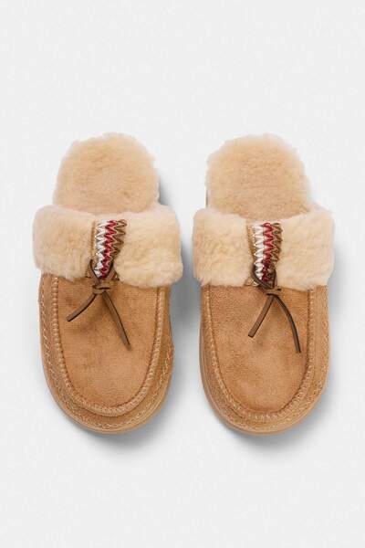 TRENDYOL SHOES Women's House Slippers with Sheepskin Inside Takaw27Er00010