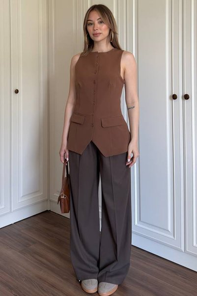 Büşra Ayhan سترة من القماش المزدوج مع أزرار
