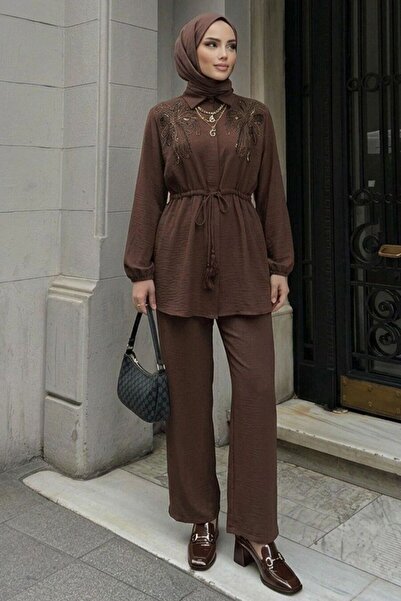 Neva Style Taş İşlemeli Gömlek Yaka Kahverengi Tesettür Takım 26189KH
