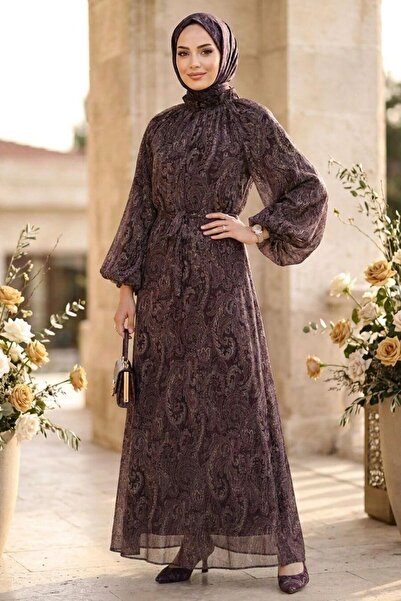N.S NEVA STYLE فستان شيفون أسود مزين بنقشة الشال وياقة مكشكشة وحزام 82901S