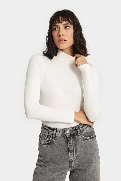 Açelya Okcu Yarım Balıkçı Dik Yaka Altı Çıt Çıtlı Bodysuit Bluz