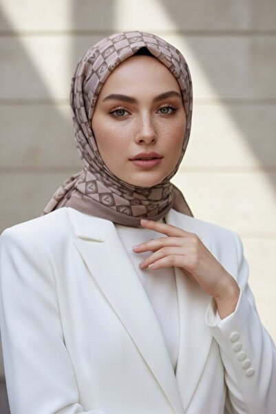 Vissona KREP MONOGRAM DESENLİ TAŞ RENKLİ 75X195 KIRIŞMAZ ŞAL