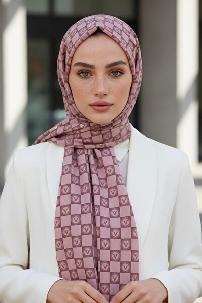 Vissona شال مضاد للتجاعيد بنمط الكريب المونوغرام بلون البودرة 75X195
