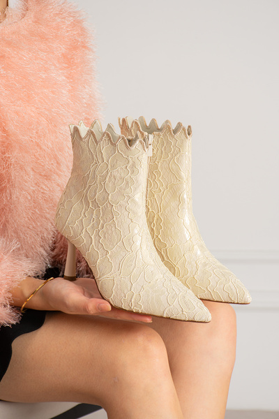 dabab shoes MONA Γυναικεία μποτάκια με μπεζ δαντέλα με κεντημένη μυτερή μύτη ...