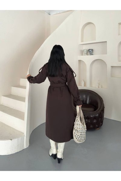 VESS MODA معطف طويل مقاوم للماء مع أزرار كاملة من الأمام وتفاصيل ياقة عالية وحزام.