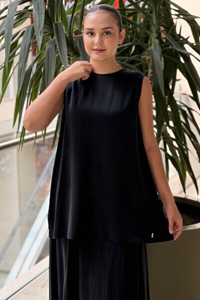 MISS DALIDA Missdalida Side Slit Sleeveless Tunic