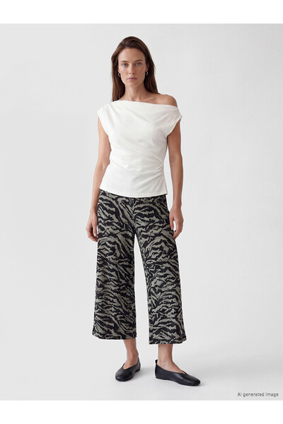LC Waikiki Alita City Lcw Grace Black Combed Cotton Patterned Standard & Regu...