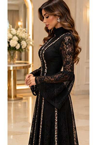 Habiba فستان أليانا الأسود الفاخر | تصميم دانتيل ملكي بأكمام واسعة وتفاصيل عصرية ساحرة