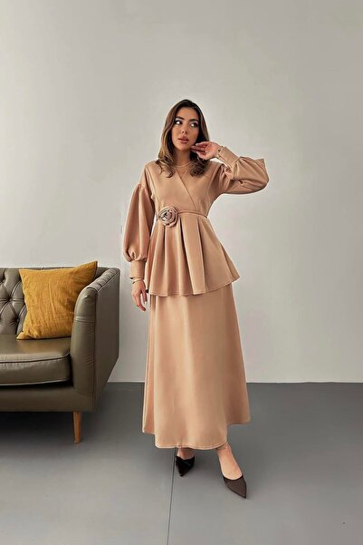 End Black Store Σετ με λεπτομέρειες Camel Rose