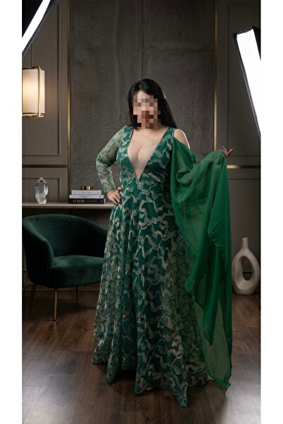Basmat Saja Salon For Ladies Tailoring فستان سهرة فاخر وناعم باللون الأخضر